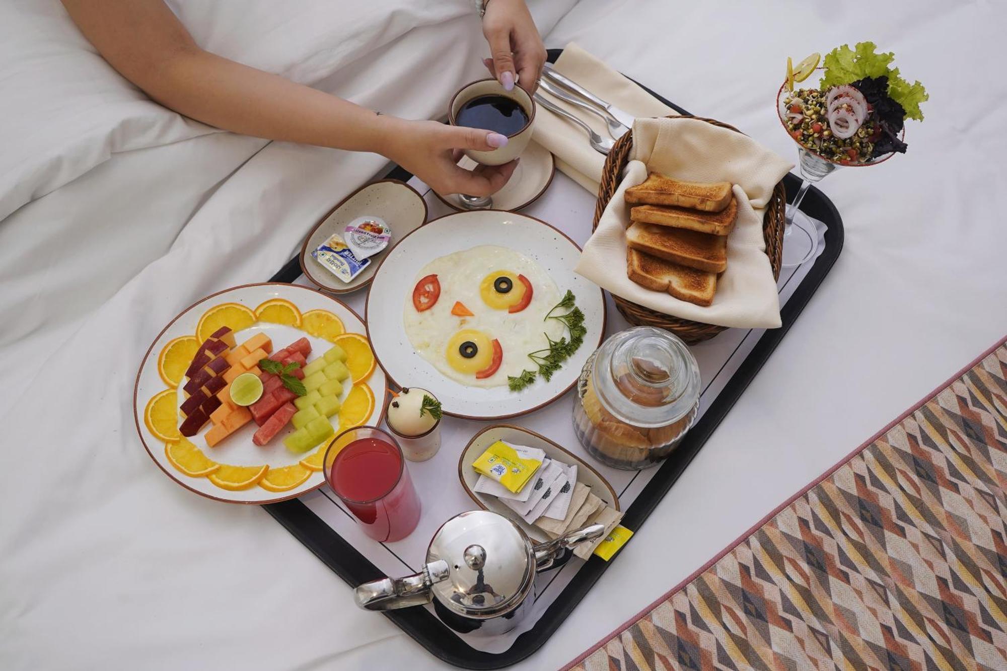 Rhythm Gurugram Hotel & Suites, Sohna Road 구르가온 외부 사진