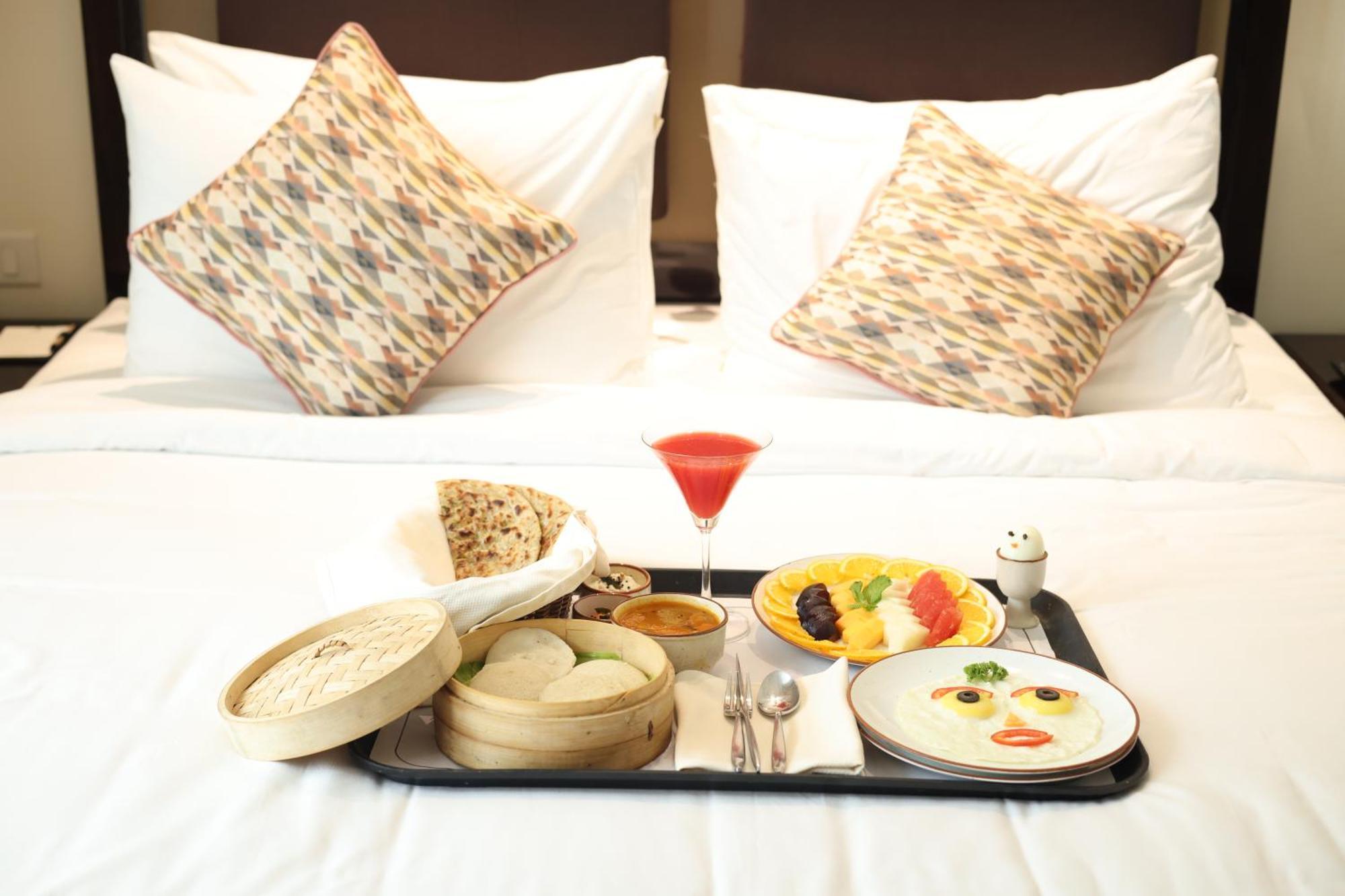 Rhythm Gurugram Hotel & Suites, Sohna Road 구르가온 외부 사진