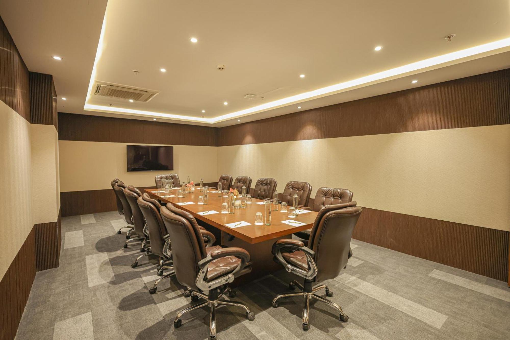 Rhythm Gurugram Hotel & Suites, Sohna Road 구르가온 외부 사진