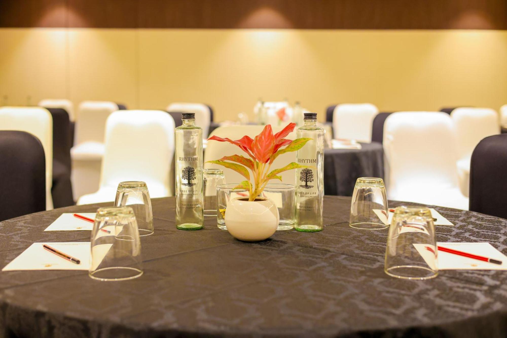 Rhythm Gurugram Hotel & Suites, Sohna Road 구르가온 외부 사진