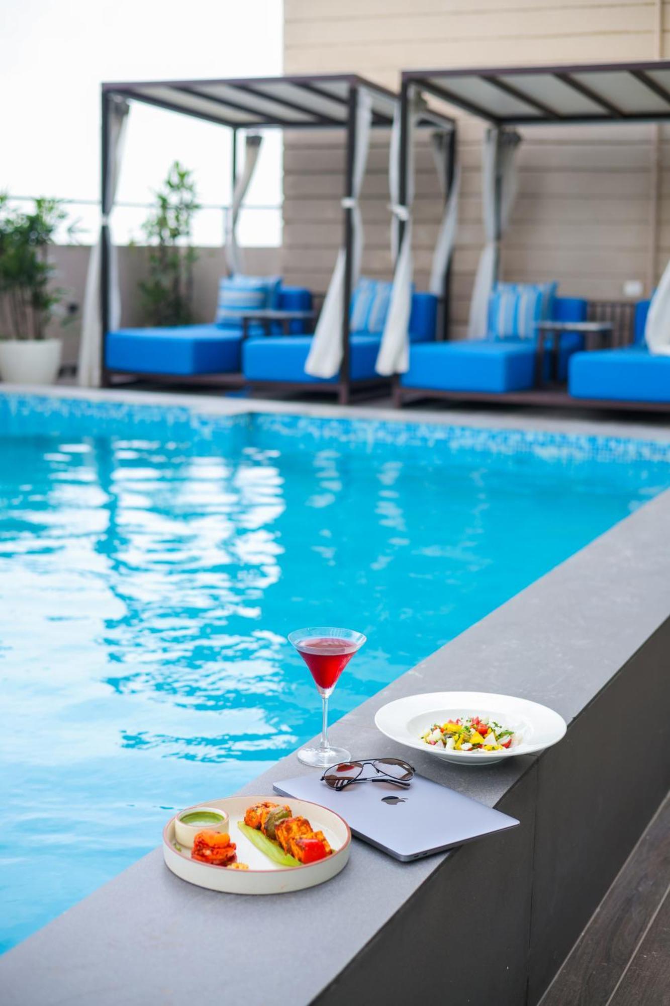 Rhythm Gurugram Hotel & Suites, Sohna Road 구르가온 외부 사진