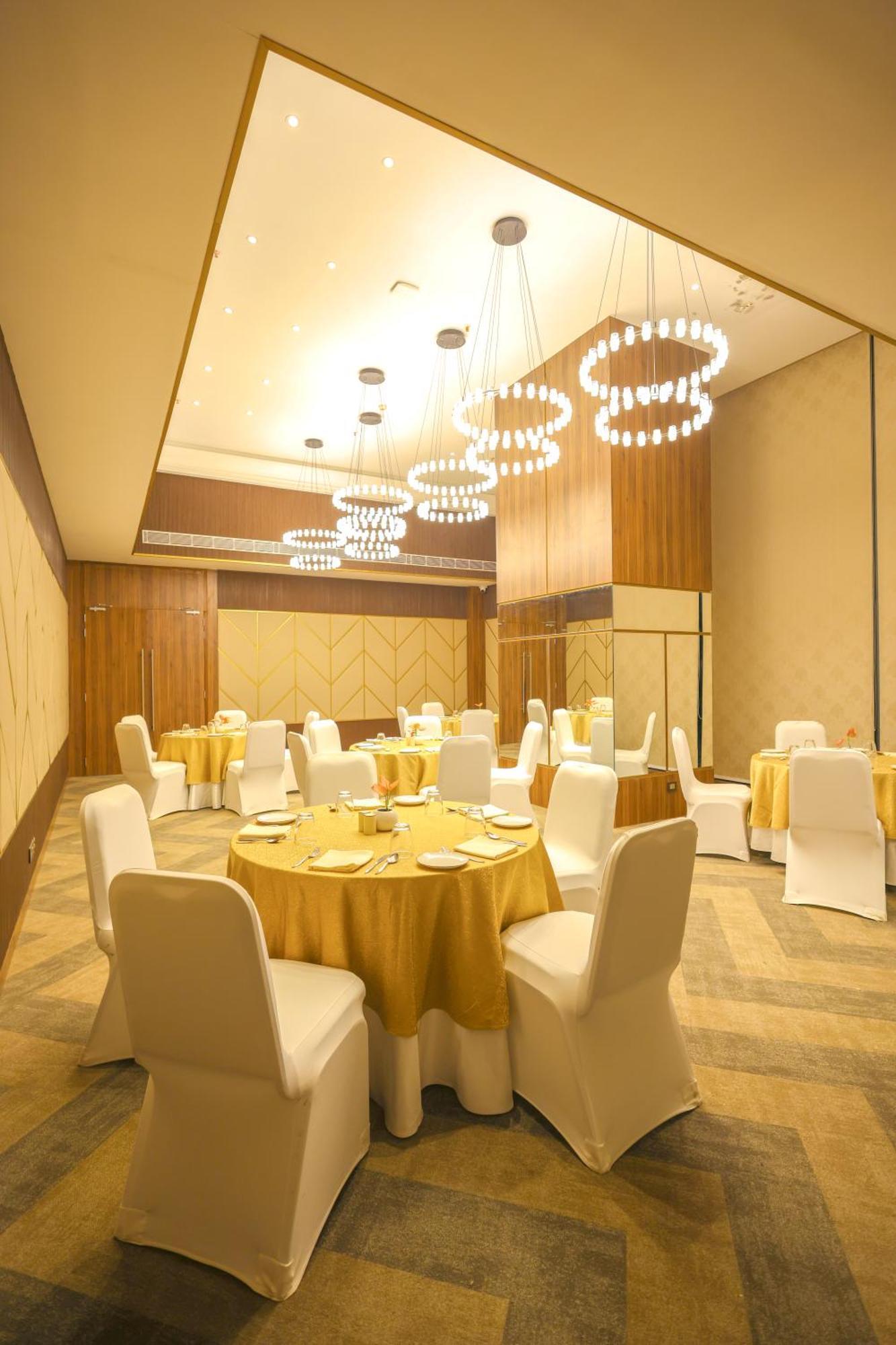 Rhythm Gurugram Hotel & Suites, Sohna Road 구르가온 외부 사진
