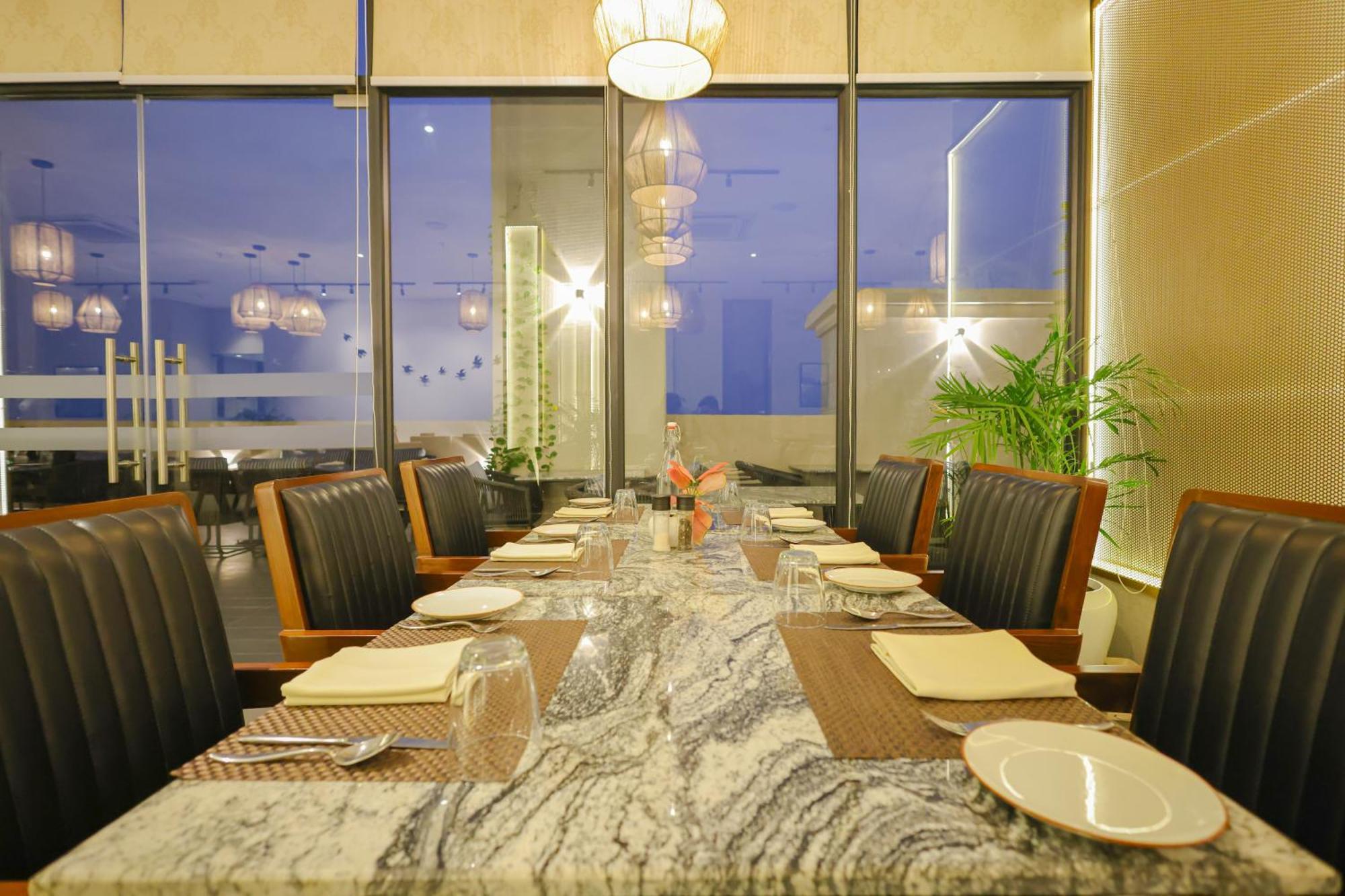 Rhythm Gurugram Hotel & Suites, Sohna Road 구르가온 외부 사진