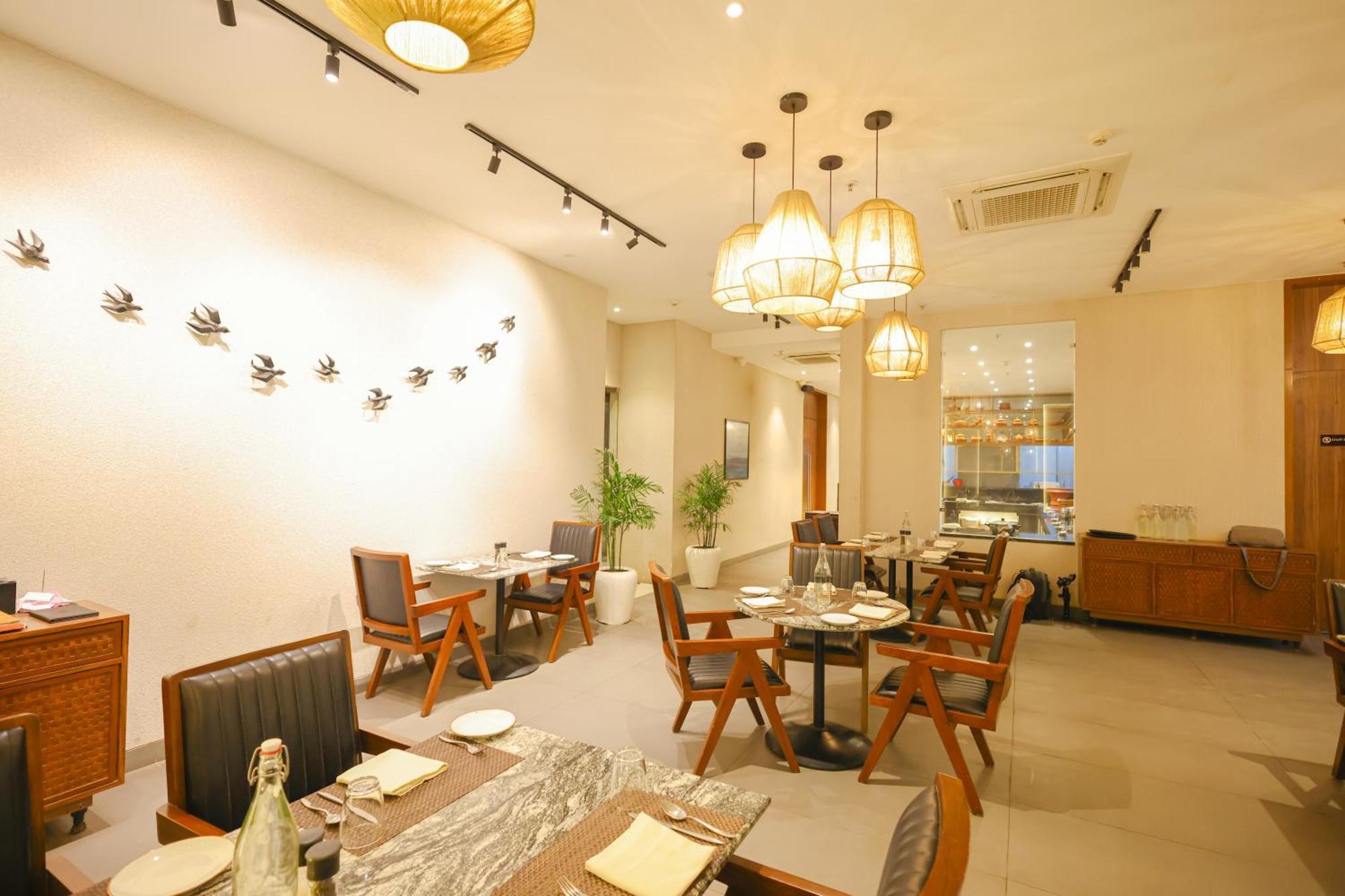 Rhythm Gurugram Hotel & Suites, Sohna Road 구르가온 외부 사진