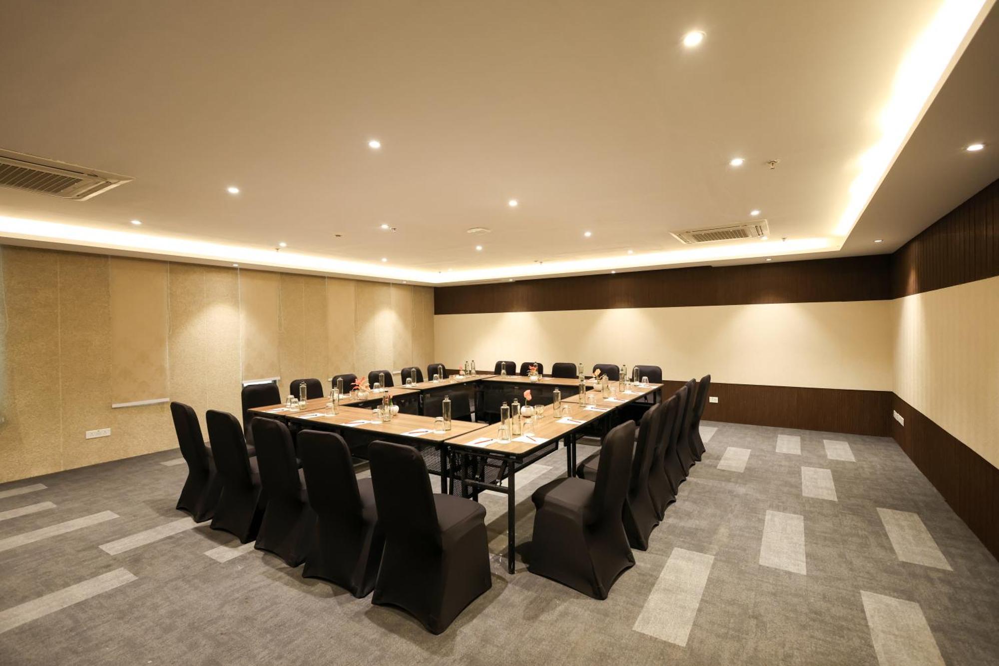 Rhythm Gurugram Hotel & Suites, Sohna Road 구르가온 외부 사진