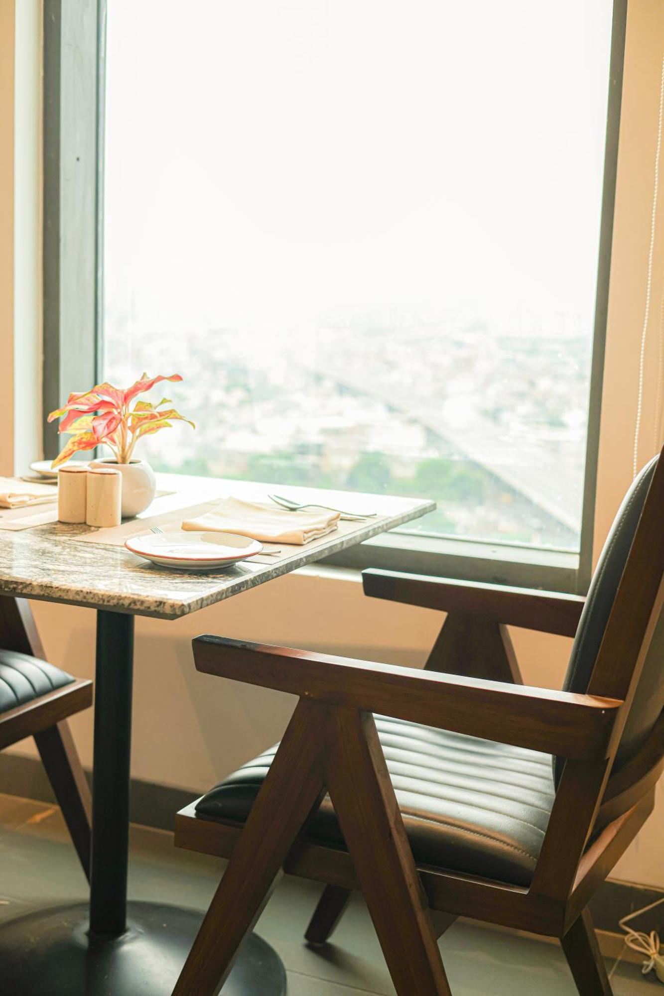 Rhythm Gurugram Hotel & Suites, Sohna Road 구르가온 외부 사진