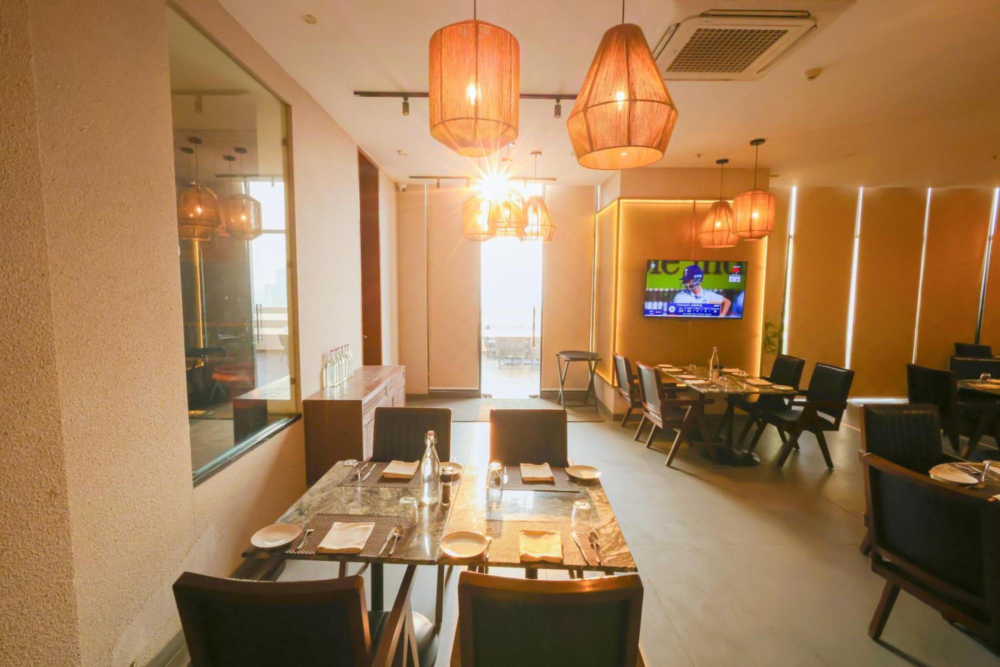 Rhythm Gurugram Hotel & Suites, Sohna Road 구르가온 외부 사진