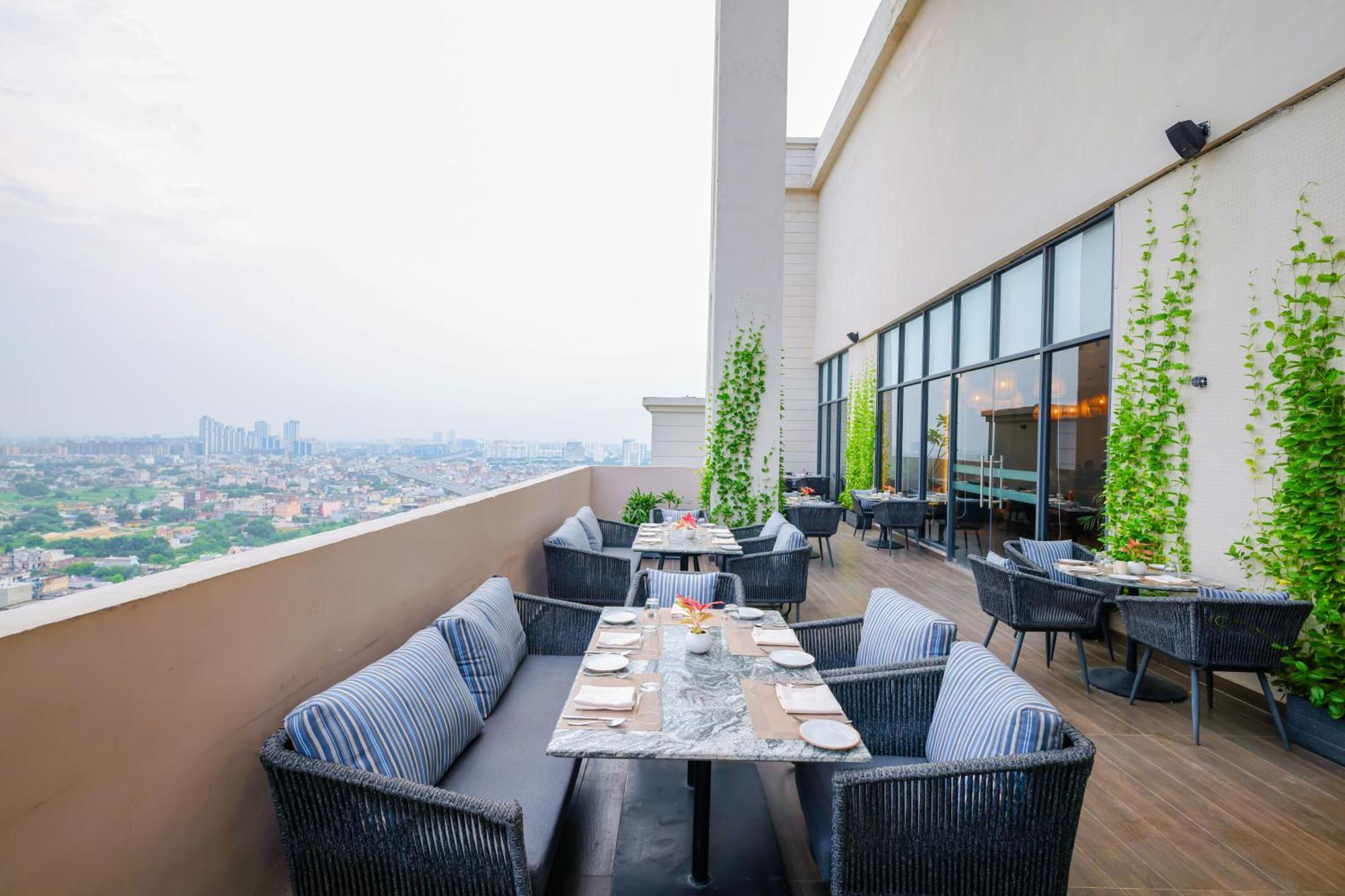 Rhythm Gurugram Hotel & Suites, Sohna Road 구르가온 외부 사진