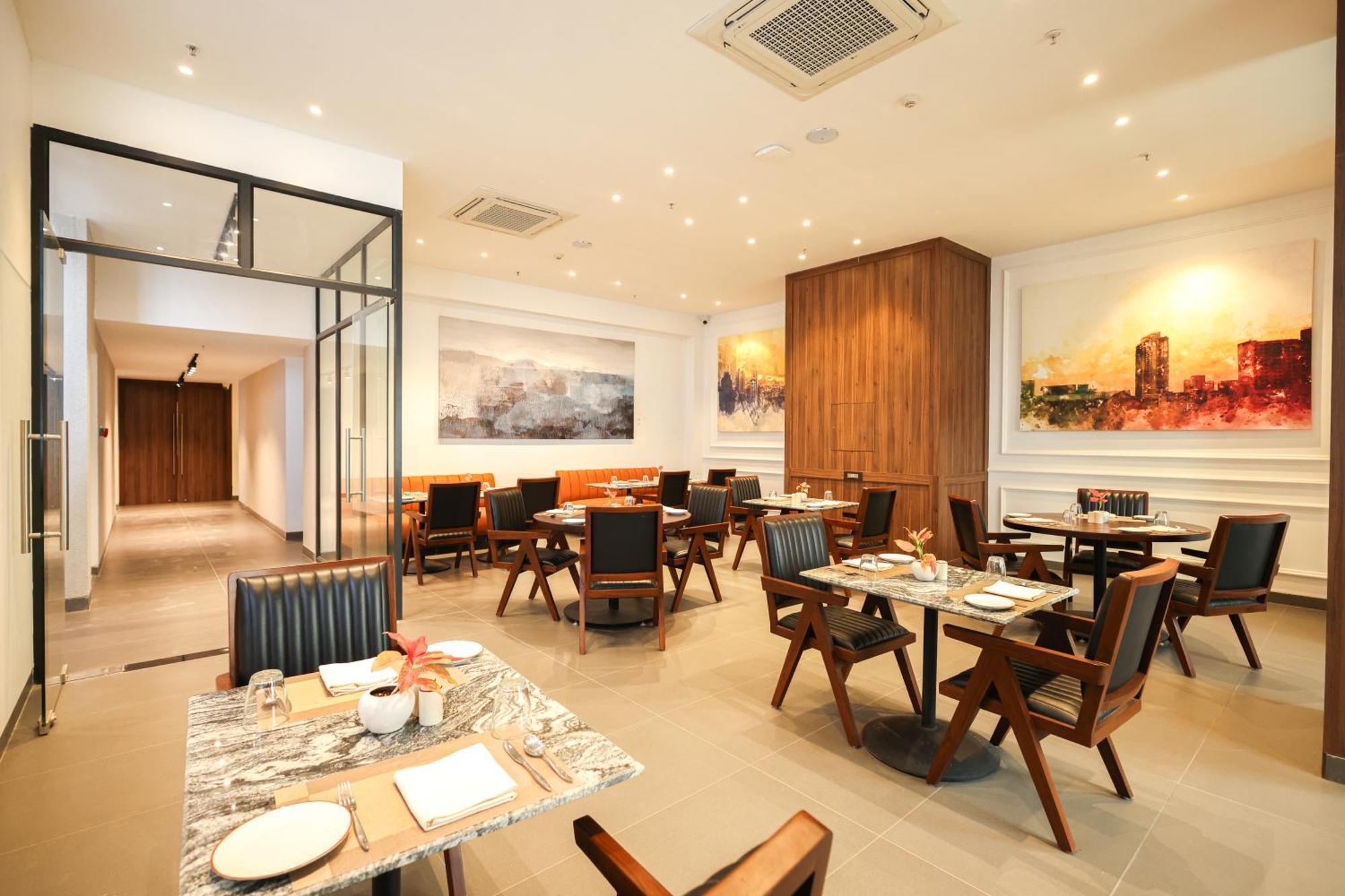 Rhythm Gurugram Hotel & Suites, Sohna Road 구르가온 외부 사진
