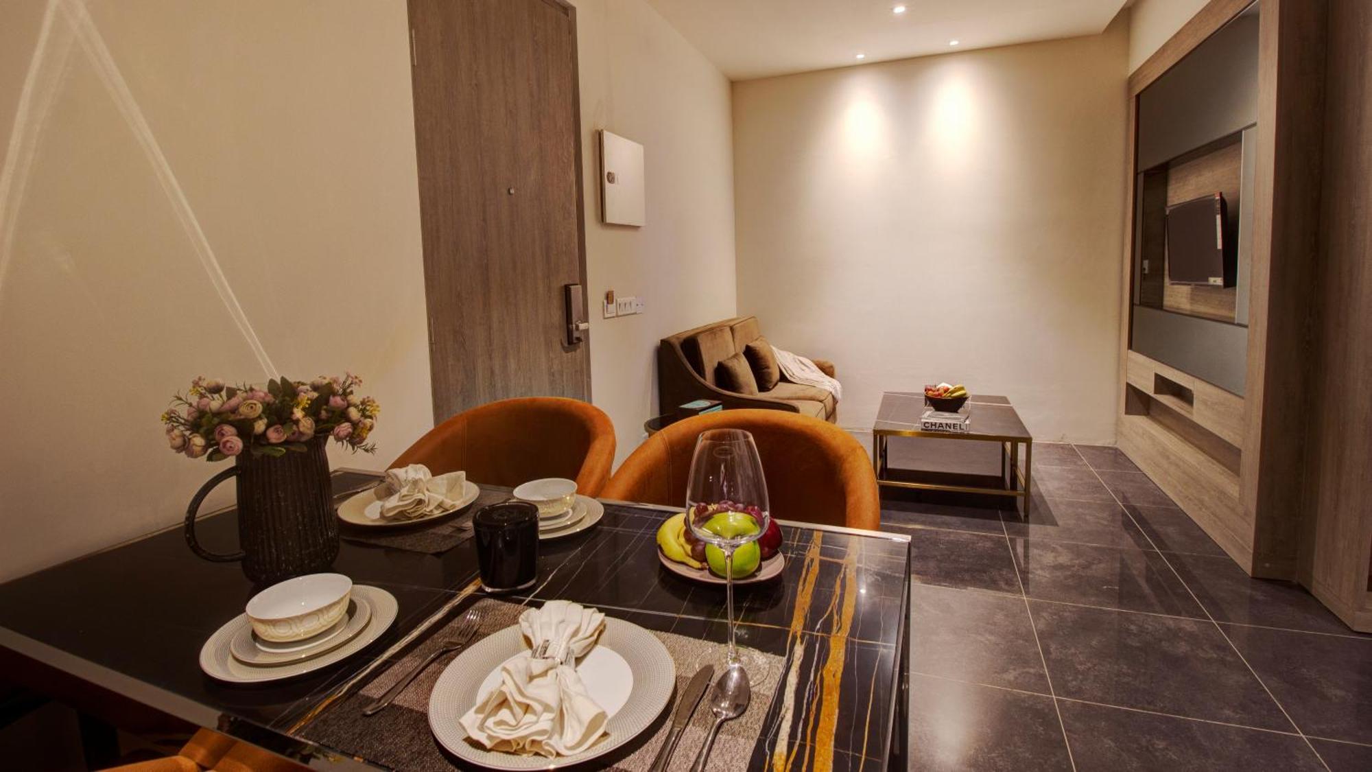 Rhythm Gurugram Hotel & Suites, Sohna Road 구르가온 외부 사진