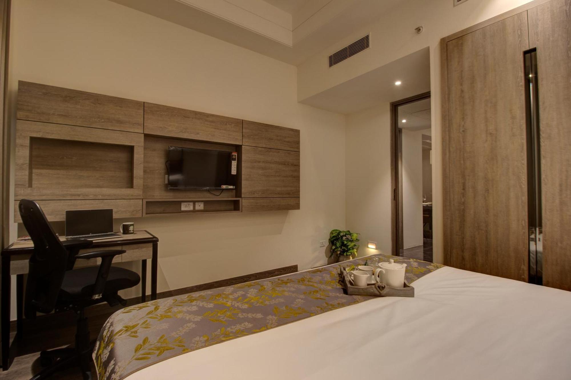 Rhythm Gurugram Hotel & Suites, Sohna Road 구르가온 외부 사진