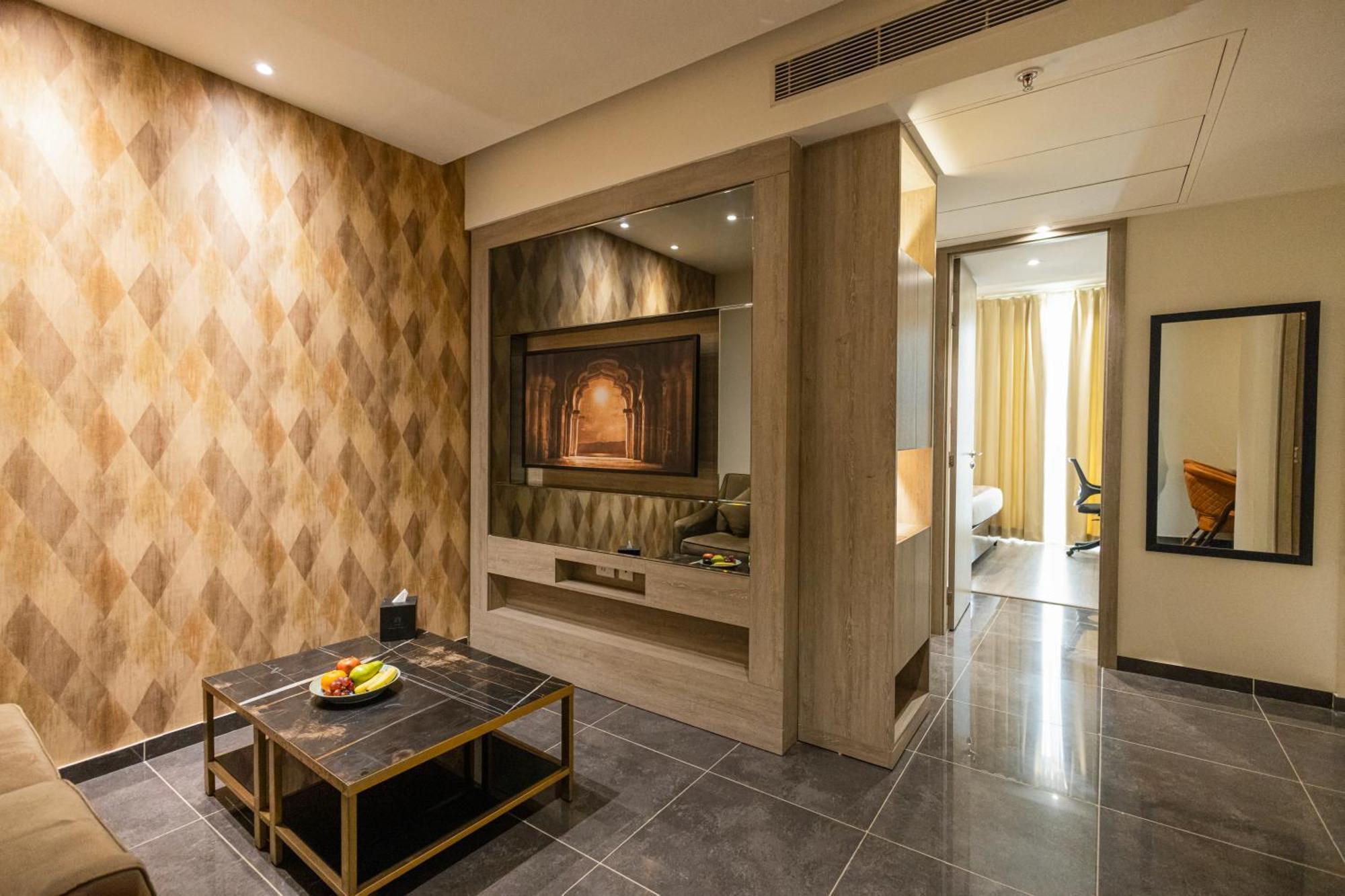 Rhythm Gurugram Hotel & Suites, Sohna Road 구르가온 외부 사진