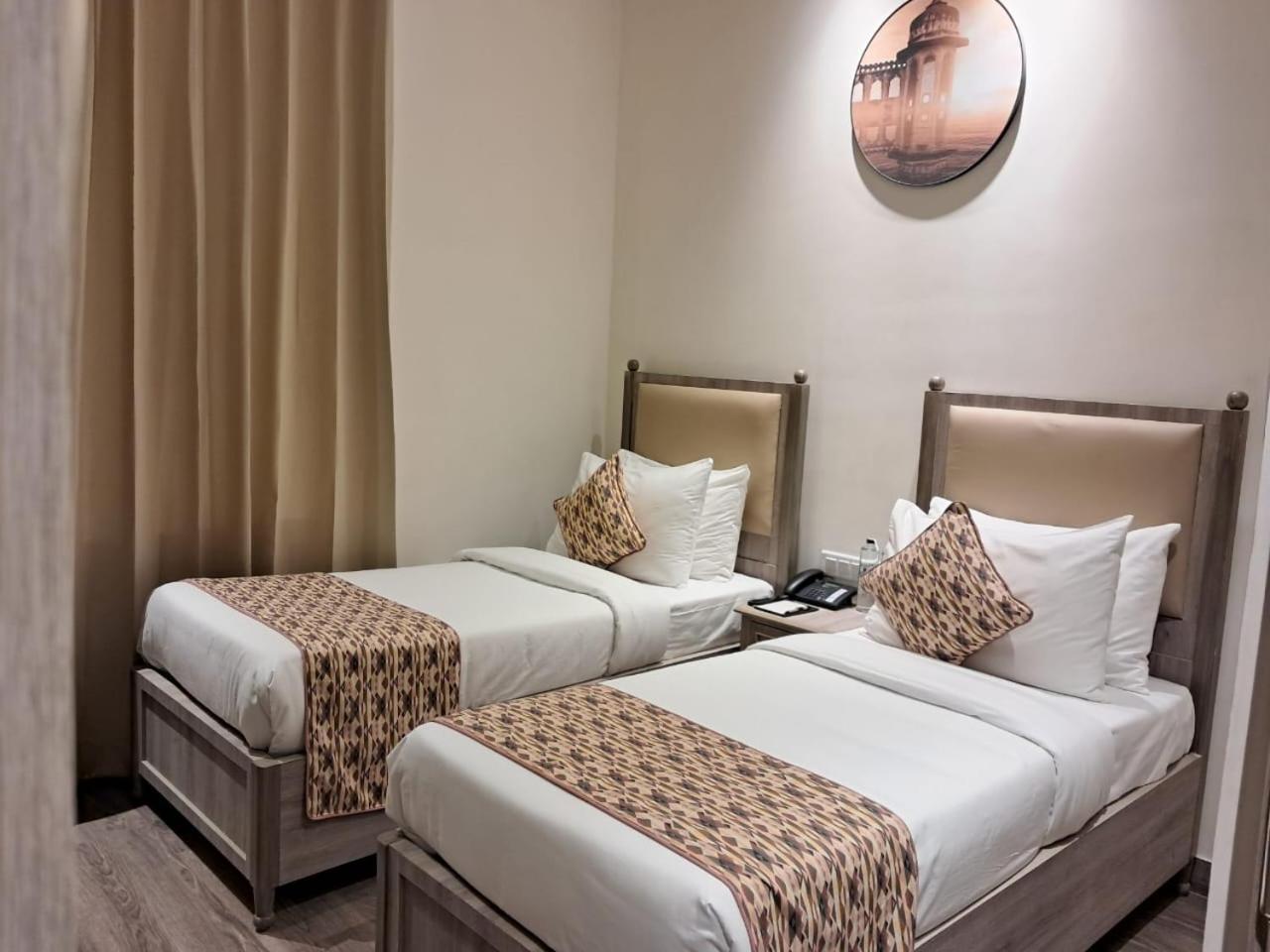 Rhythm Gurugram Hotel & Suites, Sohna Road 구르가온 외부 사진